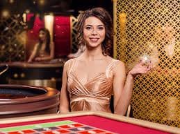 duniacash VIP Roulette table with multi-camera broadcast and wheel close-up